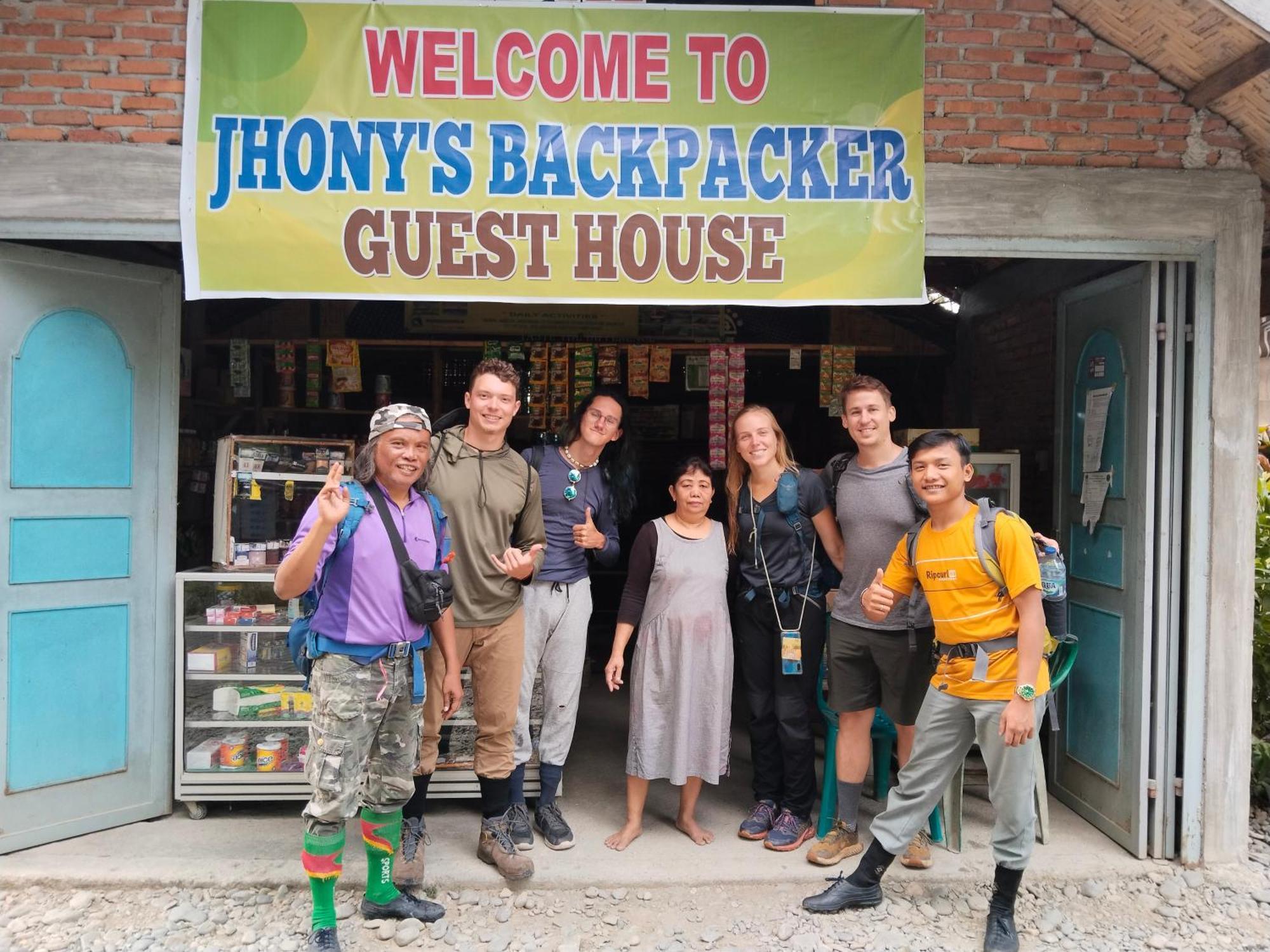 Jhony'S Backpacker-Guest House Only Stay Here Book Treking With Us Bukit Lawang Ngoại thất bức ảnh