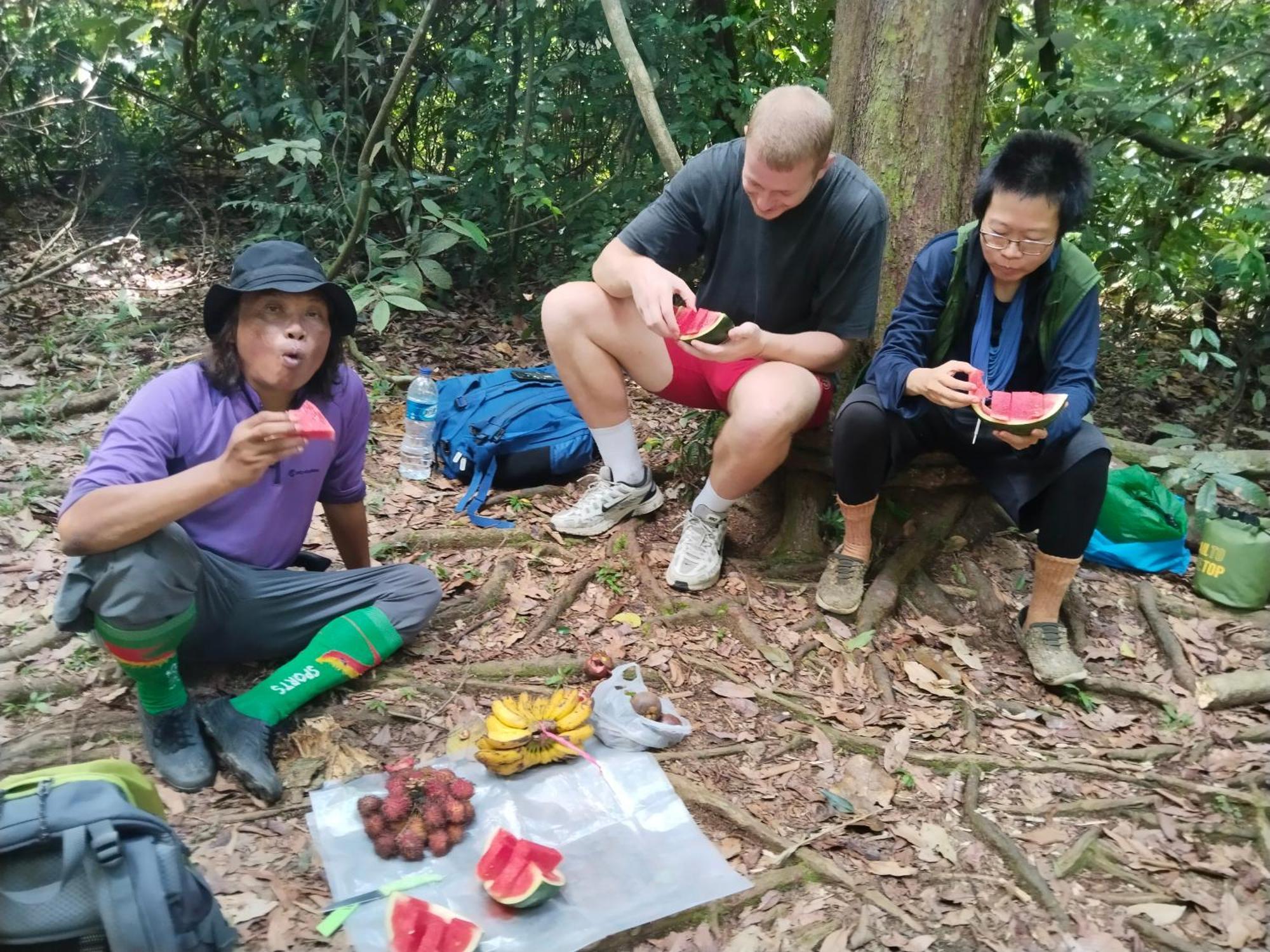 Jhony'S Backpacker-Guest House Only Stay Here Book Treking With Us Bukit Lawang Ngoại thất bức ảnh