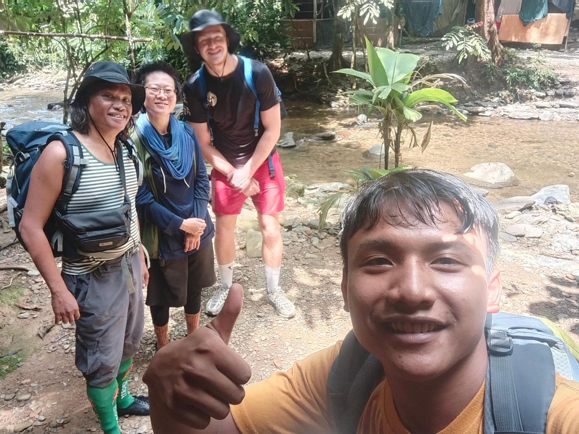 Jhony'S Backpacker-Guest House Only Stay Here Book Treking With Us Bukit Lawang Ngoại thất bức ảnh