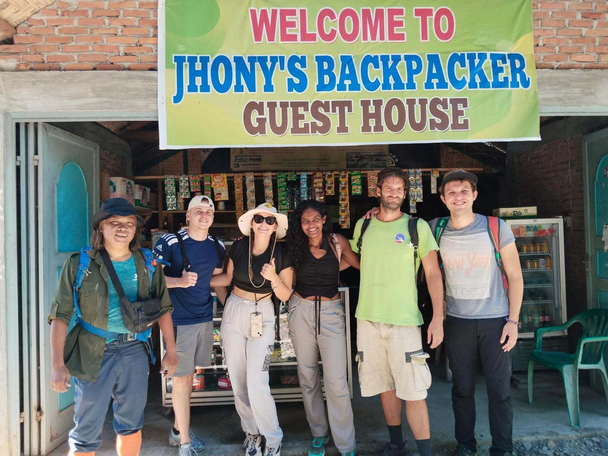 Jhony'S Backpacker-Guest House Only Stay Here Book Treking With Us Bukit Lawang Ngoại thất bức ảnh