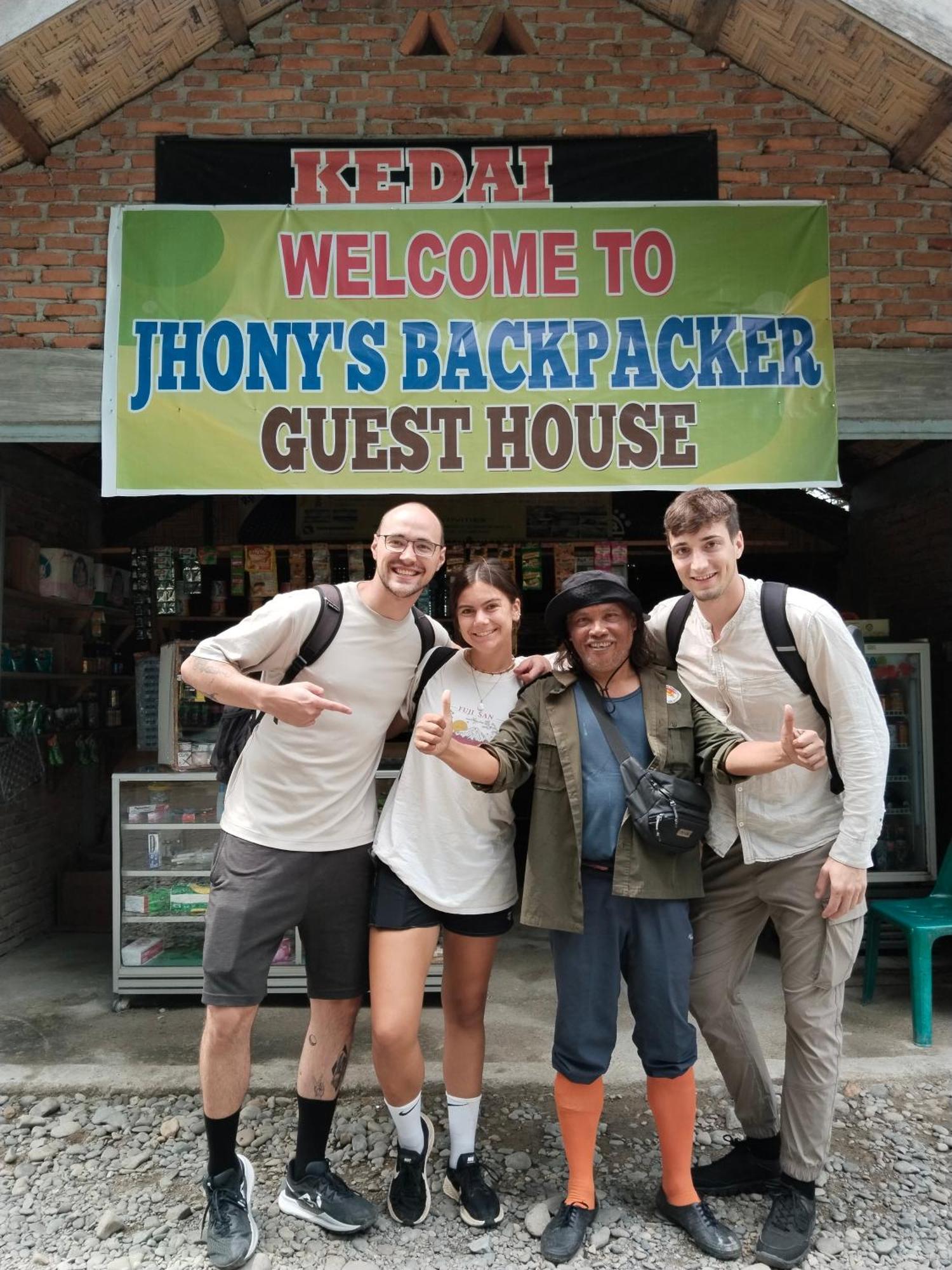 Jhony'S Backpacker-Guest House Only Stay Here Book Treking With Us Bukit Lawang Ngoại thất bức ảnh