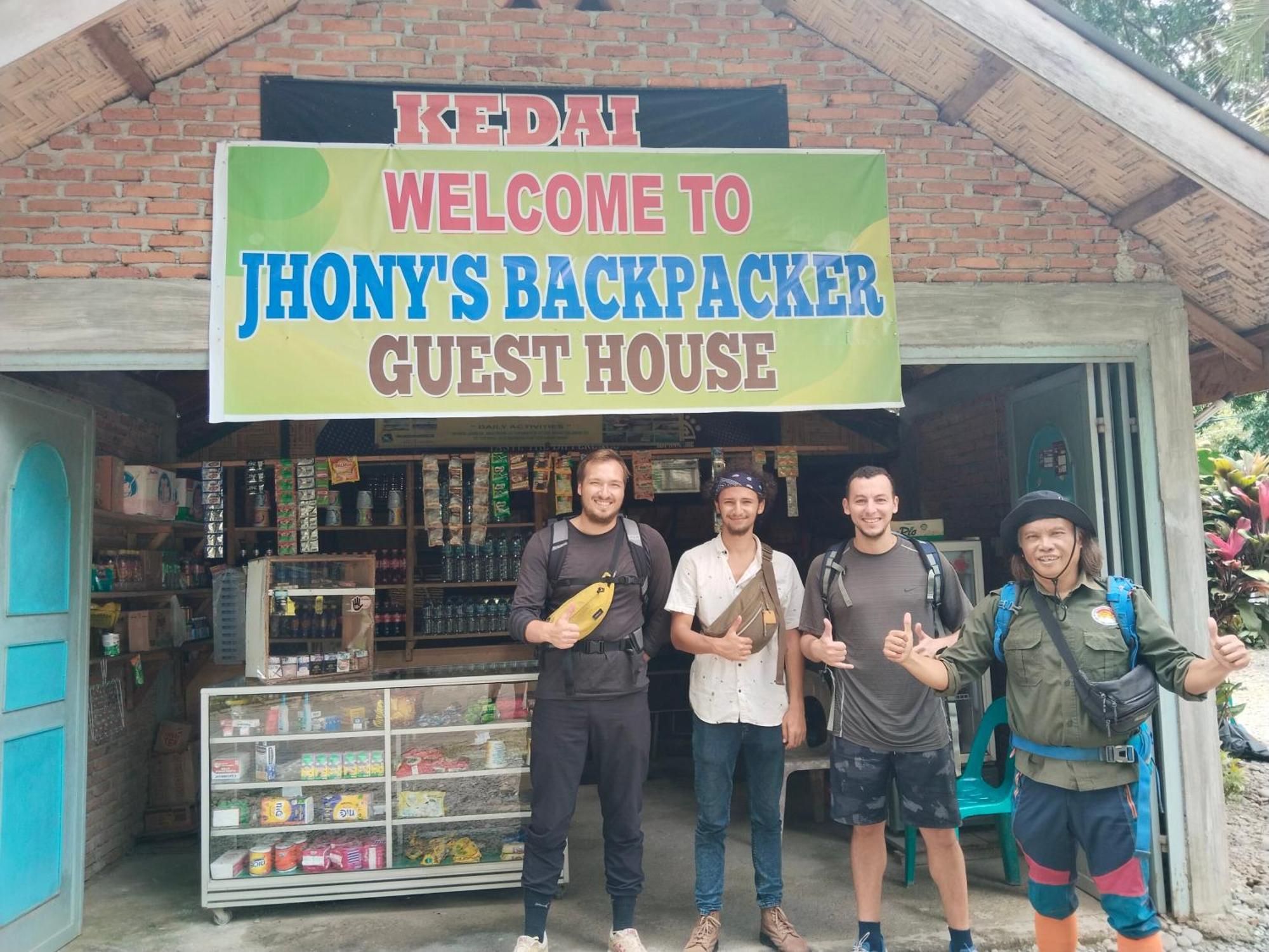 Jhony'S Backpacker-Guest House Only Stay Here Book Treking With Us Bukit Lawang Ngoại thất bức ảnh