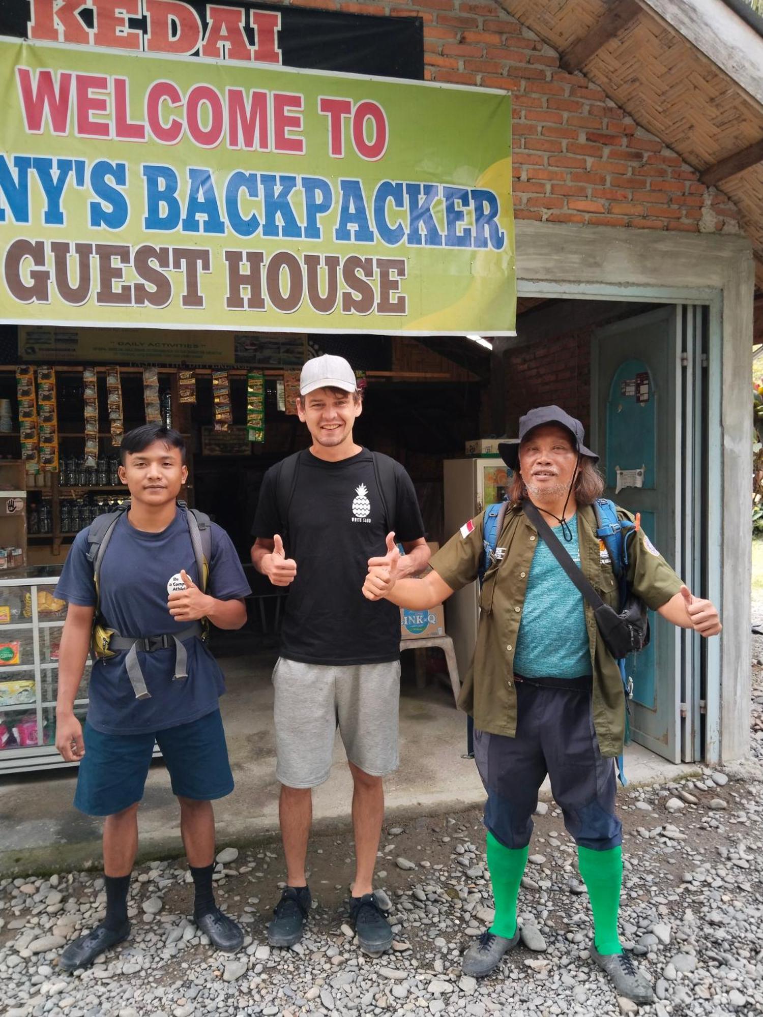Jhony'S Backpacker-Guest House Only Stay Here Book Treking With Us Bukit Lawang Ngoại thất bức ảnh