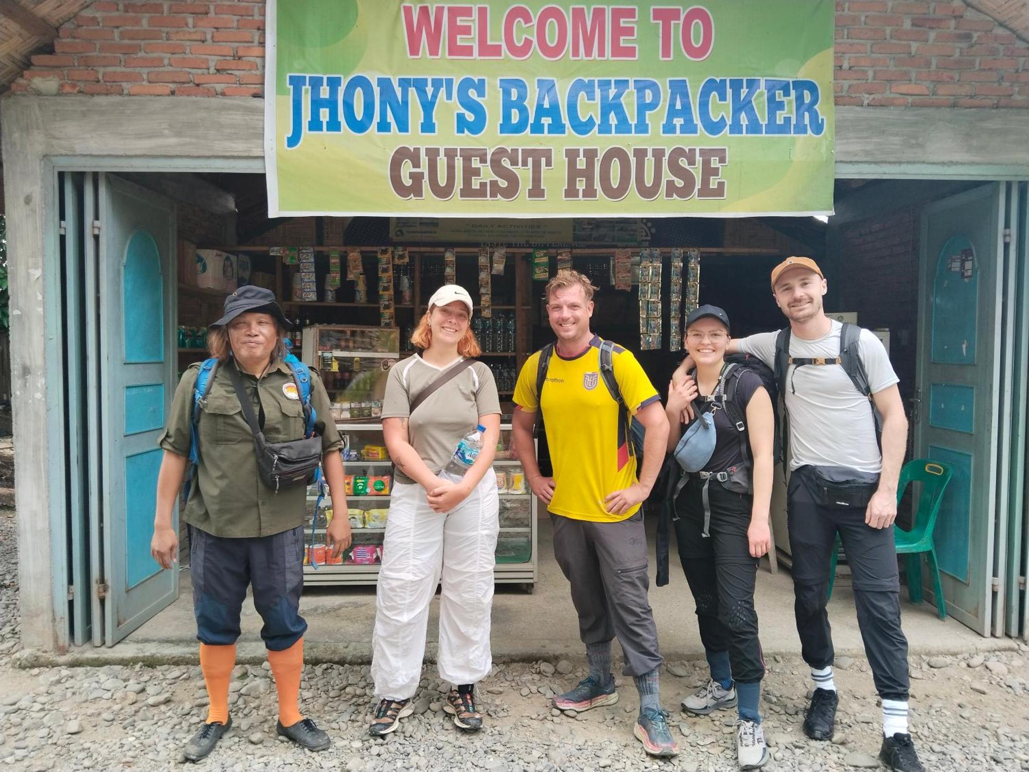 Jhony'S Backpacker-Guest House Only Stay Here Book Treking With Us Bukit Lawang Ngoại thất bức ảnh