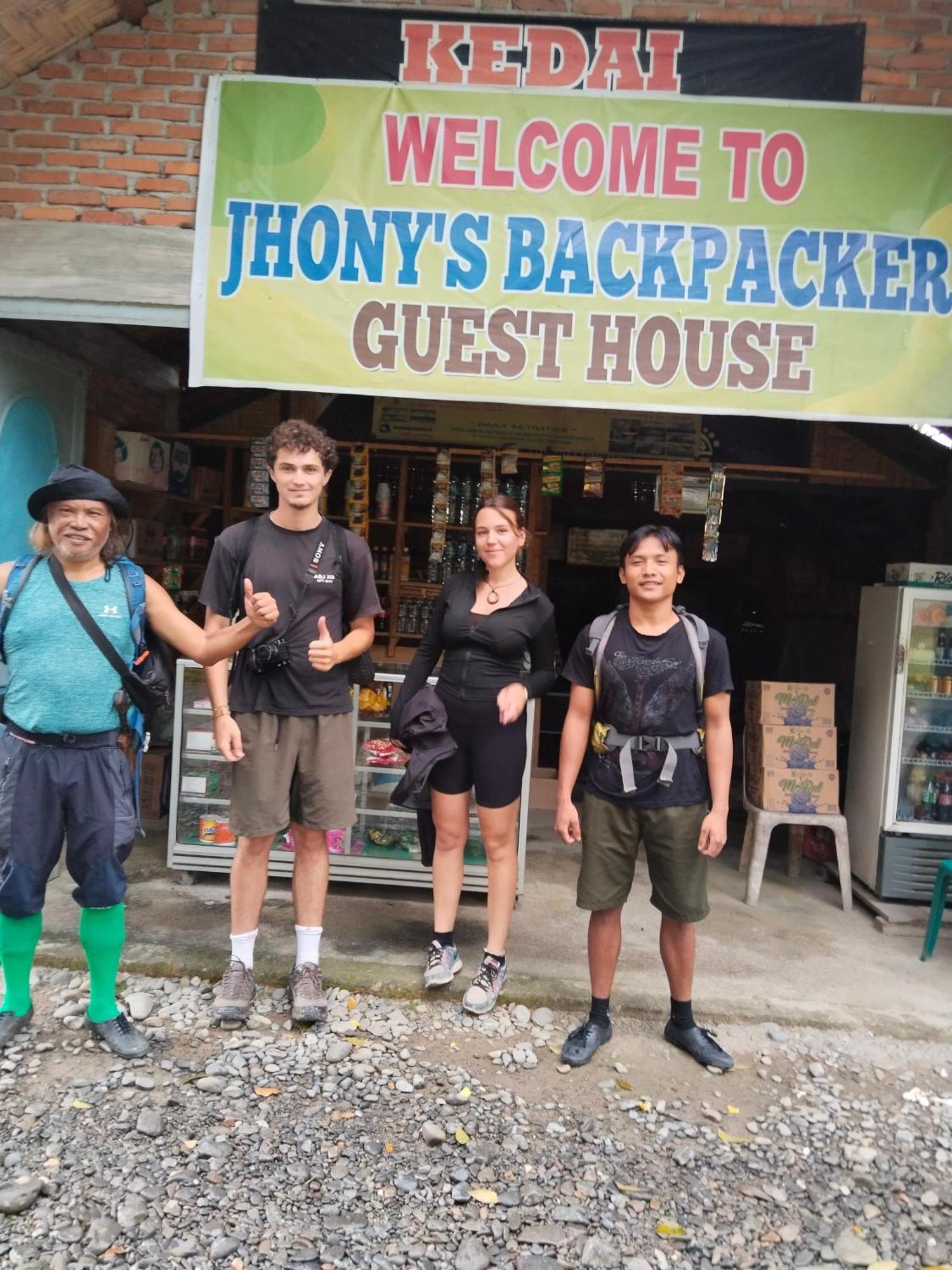 Jhony'S Backpacker-Guest House Only Stay Here Book Treking With Us Bukit Lawang Ngoại thất bức ảnh