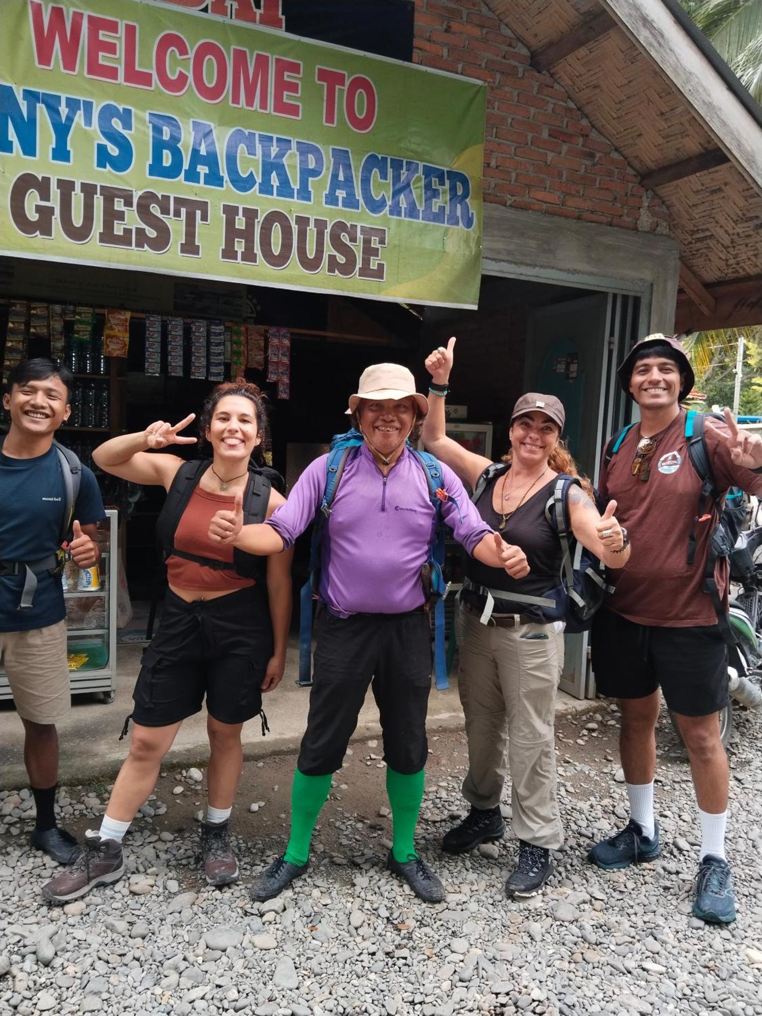 Jhony'S Backpacker-Guest House Only Stay Here Book Treking With Us Bukit Lawang Ngoại thất bức ảnh