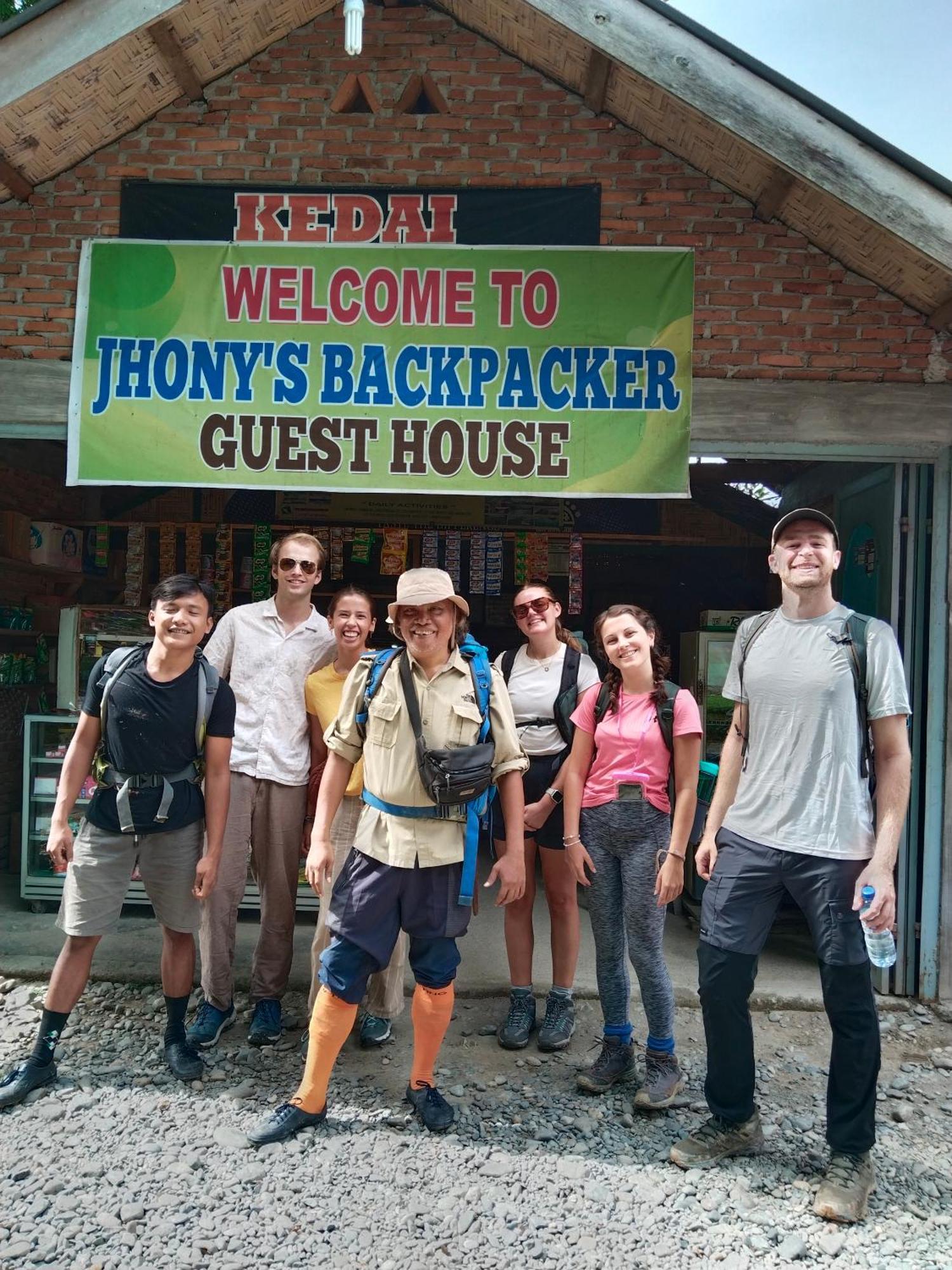 Jhony'S Backpacker-Guest House Only Stay Here Book Treking With Us Bukit Lawang Ngoại thất bức ảnh