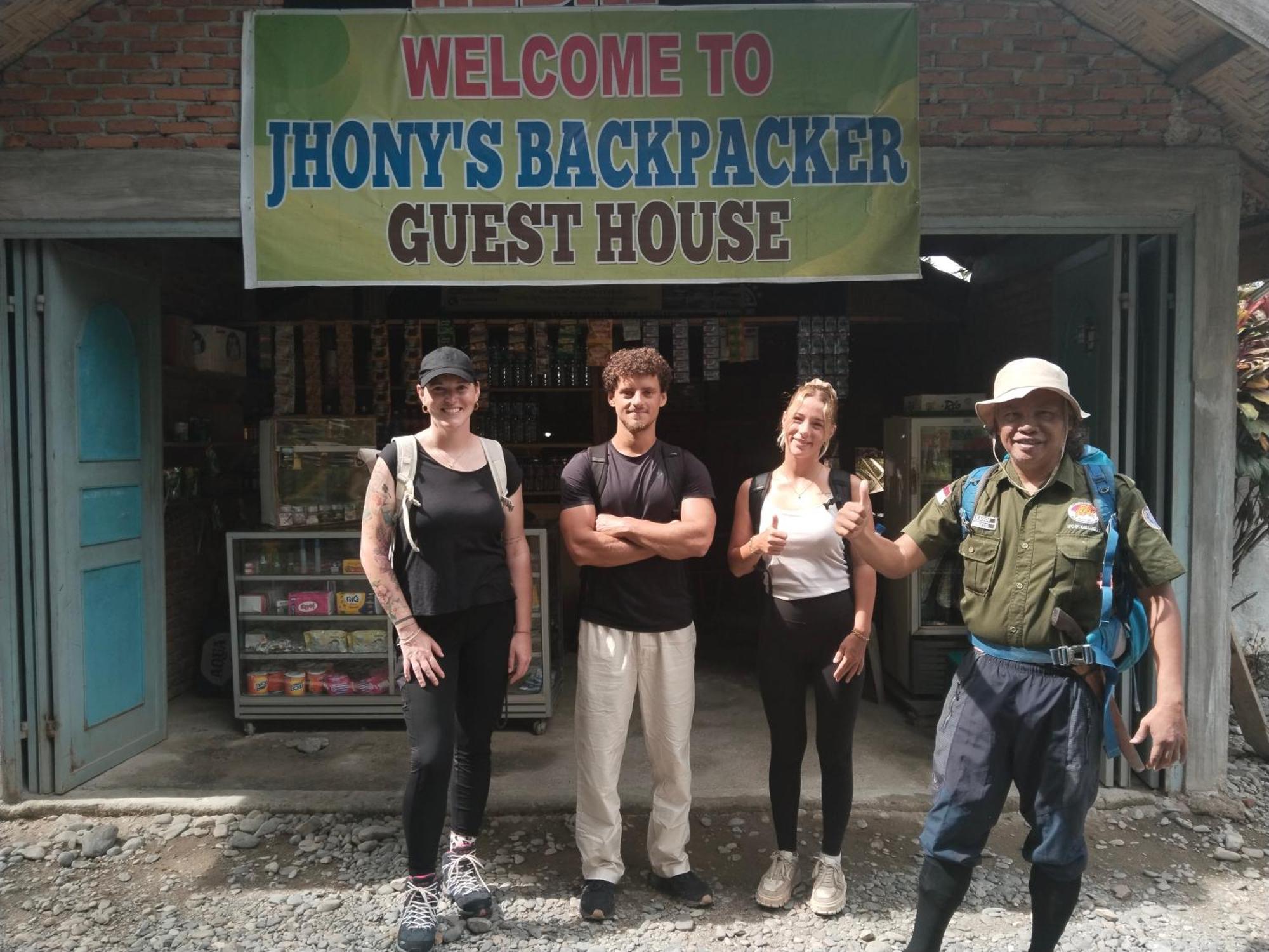 Jhony'S Backpacker-Guest House Only Stay Here Book Treking With Us Bukit Lawang Ngoại thất bức ảnh