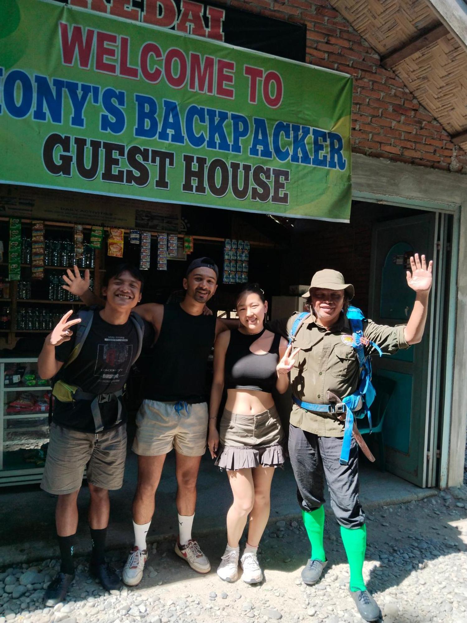 Jhony'S Backpacker-Guest House Only Stay Here Book Treking With Us Bukit Lawang Ngoại thất bức ảnh