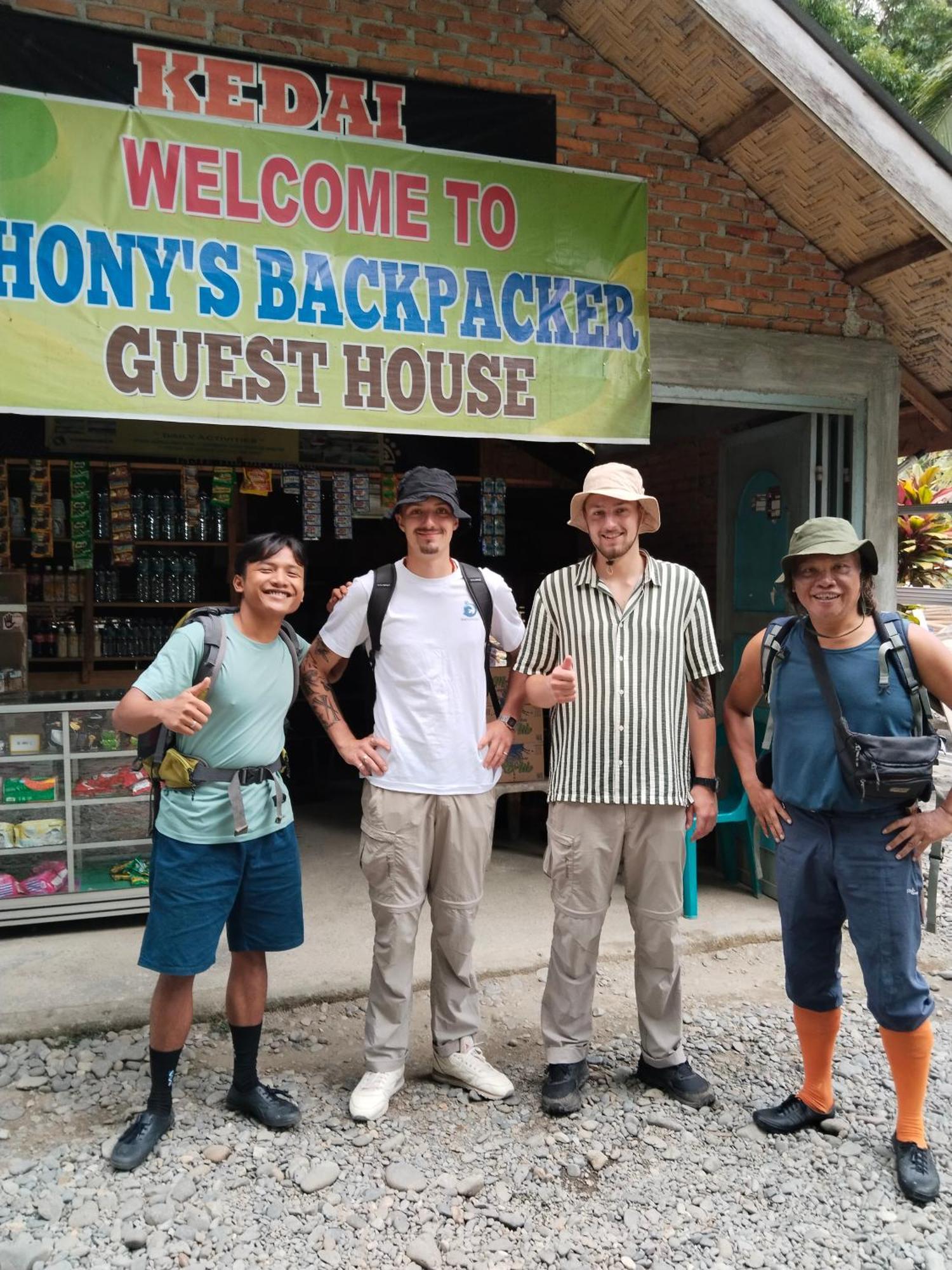 Jhony'S Backpacker-Guest House Only Stay Here Book Treking With Us Bukit Lawang Ngoại thất bức ảnh